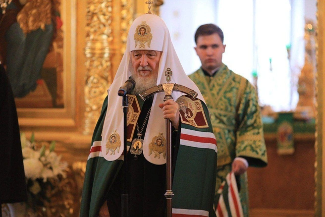 На богослужении у мощей преподобных | Источник: Александр Цыбульский / T.me