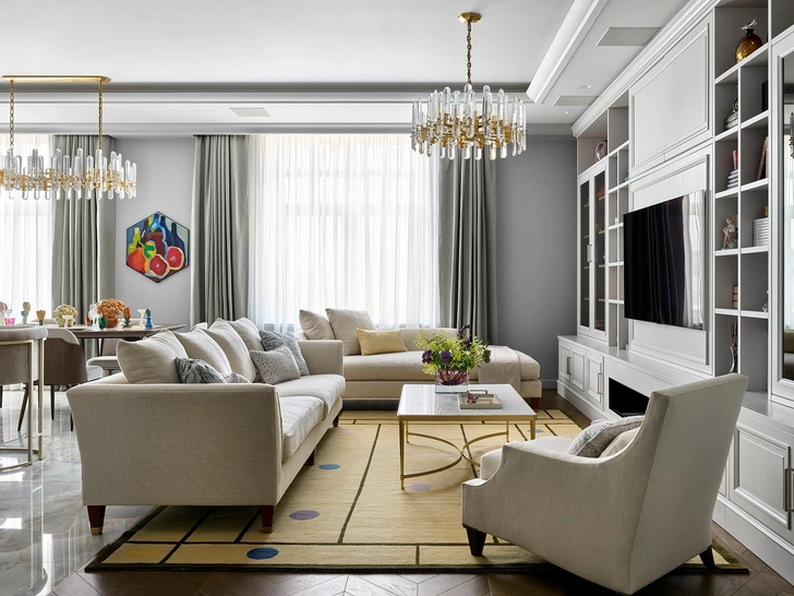 Корпусная мебель, F.M. Bottega d'Arte. Люстра, Aerin Launder. Кресла, Baker Furniture. Белый диван, Ralph Lauren. | Источник: Сергей Ананьев. Стиль: Юлия Чеботарь