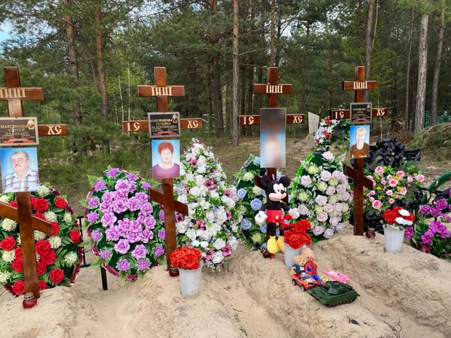 Ребенку на могилу принесли игрушки | Источник: Ирина Господаренко / NGS22.RU