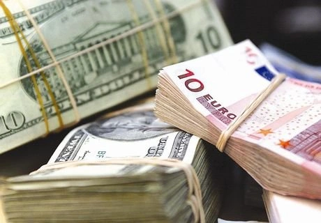 Официальный курс евро снизился до 82,72 рубля | ya62.ru