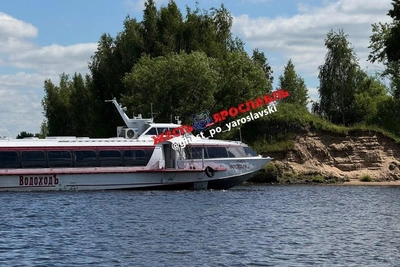 В Ярославле на Волге сломался теплоход, рейсы приостановлены