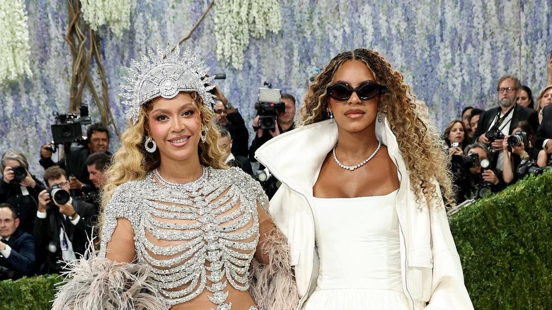Бейонсе впервые за 10 лет пришла на Met Gala, но ее затмила дочь&nbsp;&mdash; Блю Айви не узнать!