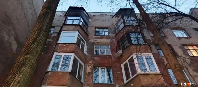 Откровенно гнилые эркеры со стороны улицы Кузнечной | Источник: предоставлено Екатериной Герлах