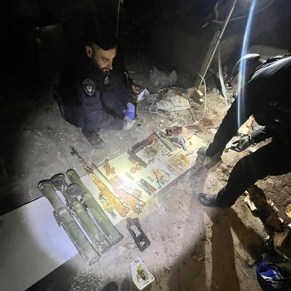 Полиция показала арсенал, который вынули из-под гостиницы на севере Петербурга | Источник: ГУ МВД по Петербургу и Ленобласти