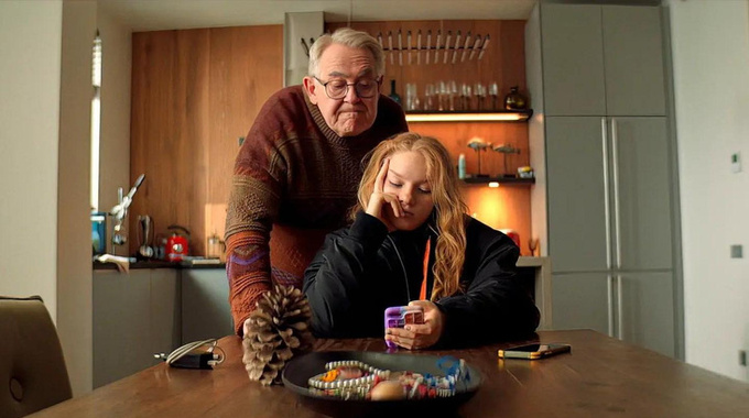 Как общаться с зумерами и «альфа»: мануал для старшего поколения