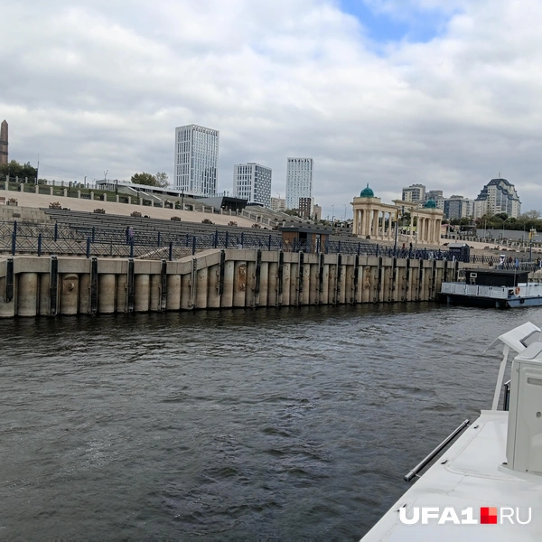 Причал у Монумента Дружбы | Источник: Дилара Лотфуллина/ UFA1.RU