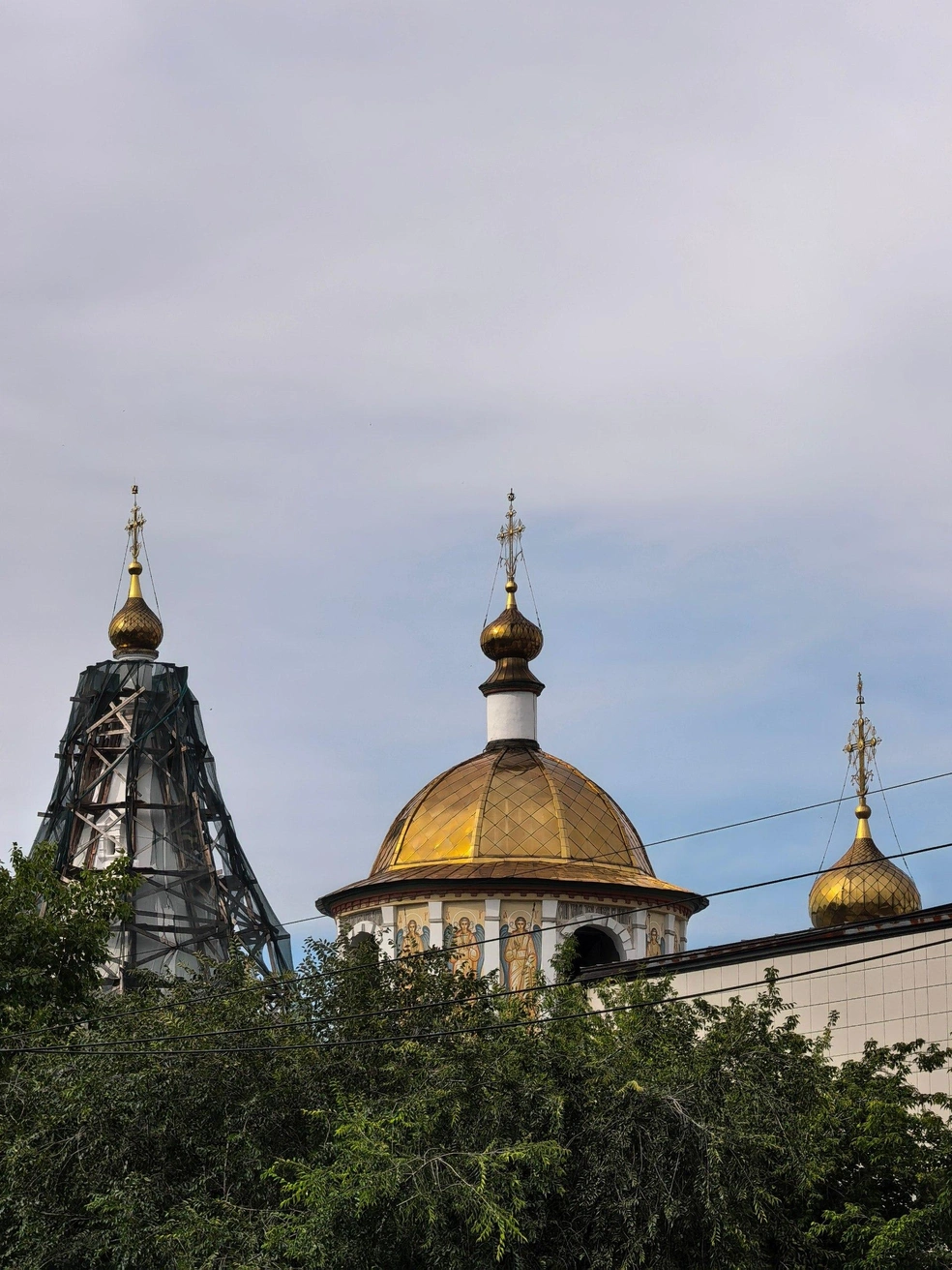 Собор можно сразу узнать по характерным куполам | Источник: Богоявленский собор Иркутск / Telegram