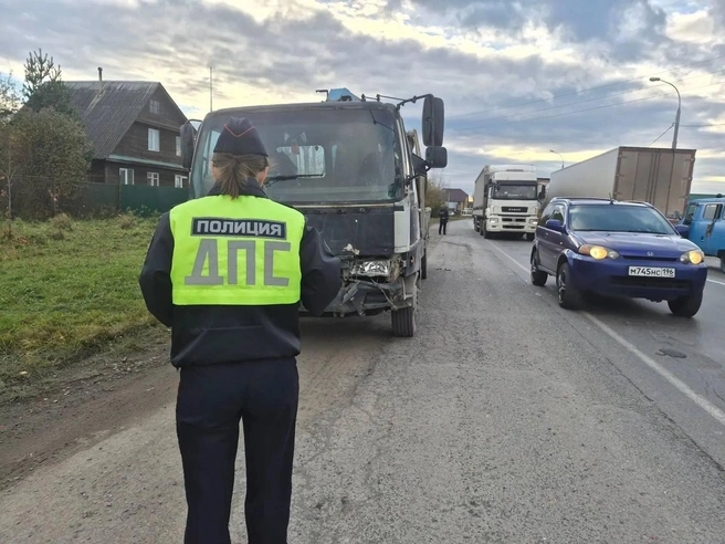 Водитель Hino не успел затормозить и въехал в бок KIA | Источник: ГАИ Свердловской области
