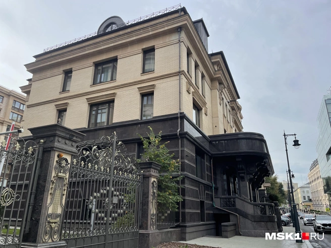 Элитный ЖК «Остоженка Парк Палас» рядом с Предуниверситарием МГЛУ. Квартиры здесь продаются от 400 миллионов рублей | Источник: Никита Путятин / MSK1.RU