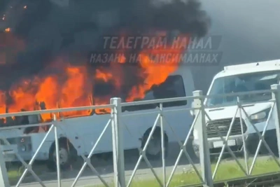 В Казани сгорел автобус ПАЗ: видео