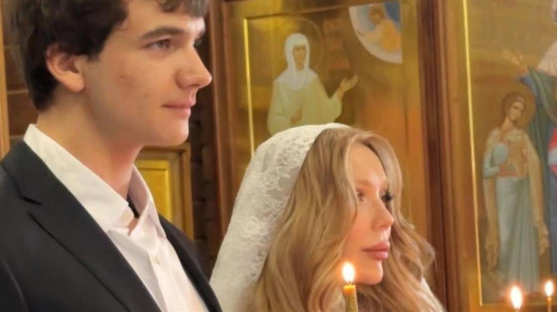 Спустя полгода знакомства Карина Кросс обвенчалась с 21-летним хоккеистом&nbsp;&mdash; видео из храма