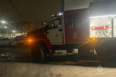 Двое погибли при пожаре хозпостройки в Красноярске