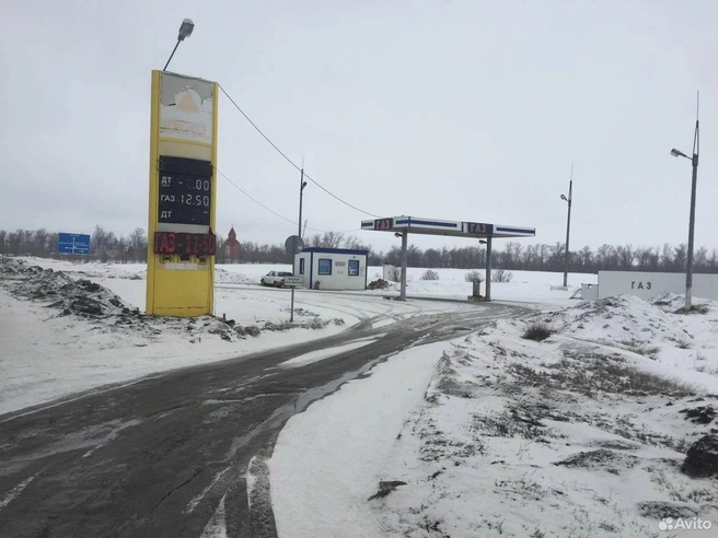 АЗС стоит на дороге к аэропорту Курумоч | Источник: avito.ru