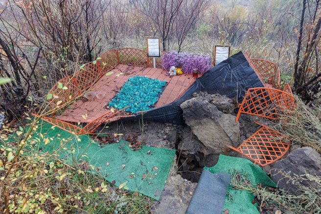 Семейный склеп домашних любимцев был варварски разрушен | Источник: Алексей Волхонский / V1.RU