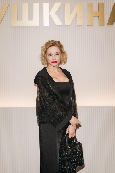 Марина Зудина | www.starhit.ru