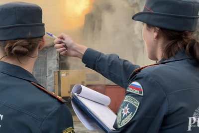 Установлена причина пожара на складе в Южно-Сахалинске
