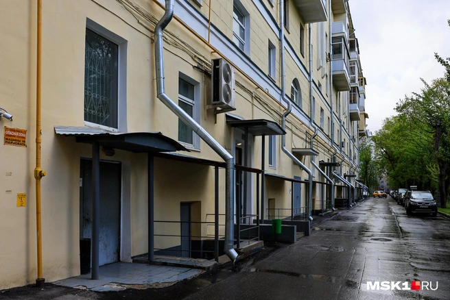 В этом доме когда-то жили испанские коммунисты, бежавшие от режима Франко | Источник: Артем Устюжанин / MSK1.RU