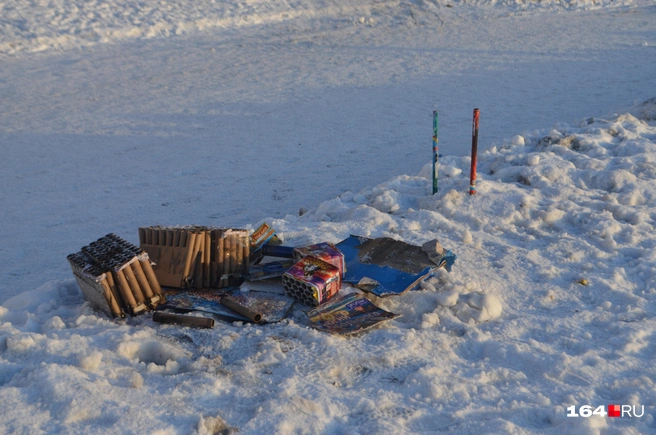 Остатки фейерверков | Источник: Сергей Петунин / 164.RU
