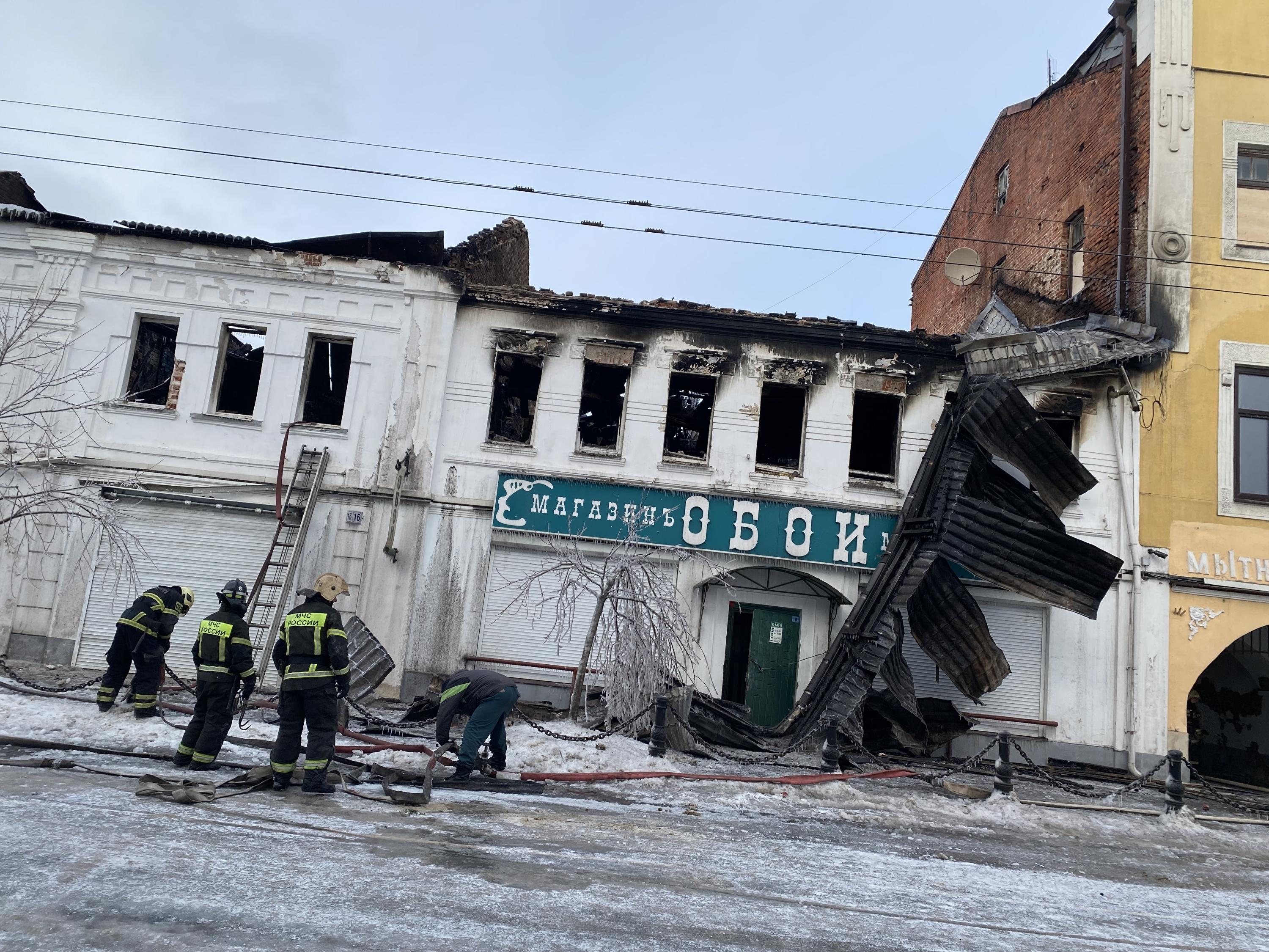 Пожар в центре Рыбинска на Крестовой улице: что горело, фото, пострадал ли  рынок - 3 февраля 2024 - 76.ру