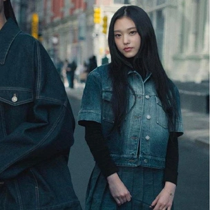 Иронично, но солистка NewJeans, действительно, представляет новые джинсы Dior