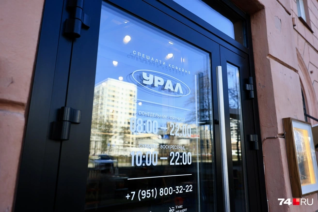 Заведения продолжат работать без франшизы, с расширенным меню и выступлениями местных диджеев | Источник: Михаил Шилкин