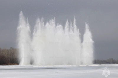 Взрывные работы против ледовых заторов на Абакане