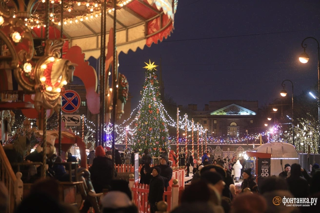 Медведь и сказочное городище. Как будет выглядеть главная рождественская ярмарка в русском стиле | Источник: Сергей Михайличенко / FONTANKA.RU
