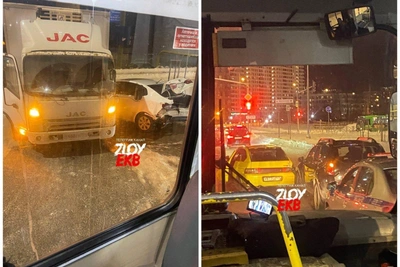 Широкая Речка в пробке из-за трёх ДТП на Суходольской