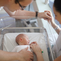 Малыш, которому дали ноль шансов на выживание при родах, отпраздновал первый год жизни