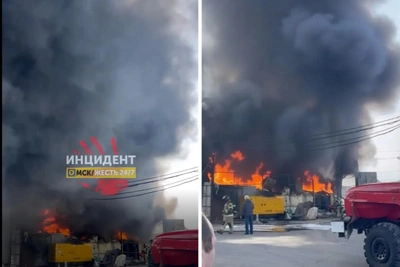 Крупный пожар на складе с шинами в Омской области
