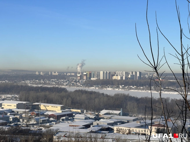 Это как раз ТЭЦ там парит | Источник: Андрей Бирюков / UFA1.RU