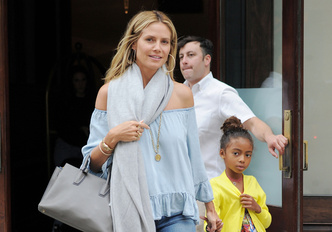 Хайди Клум на прогулке с дочерью в Нью-Йорке