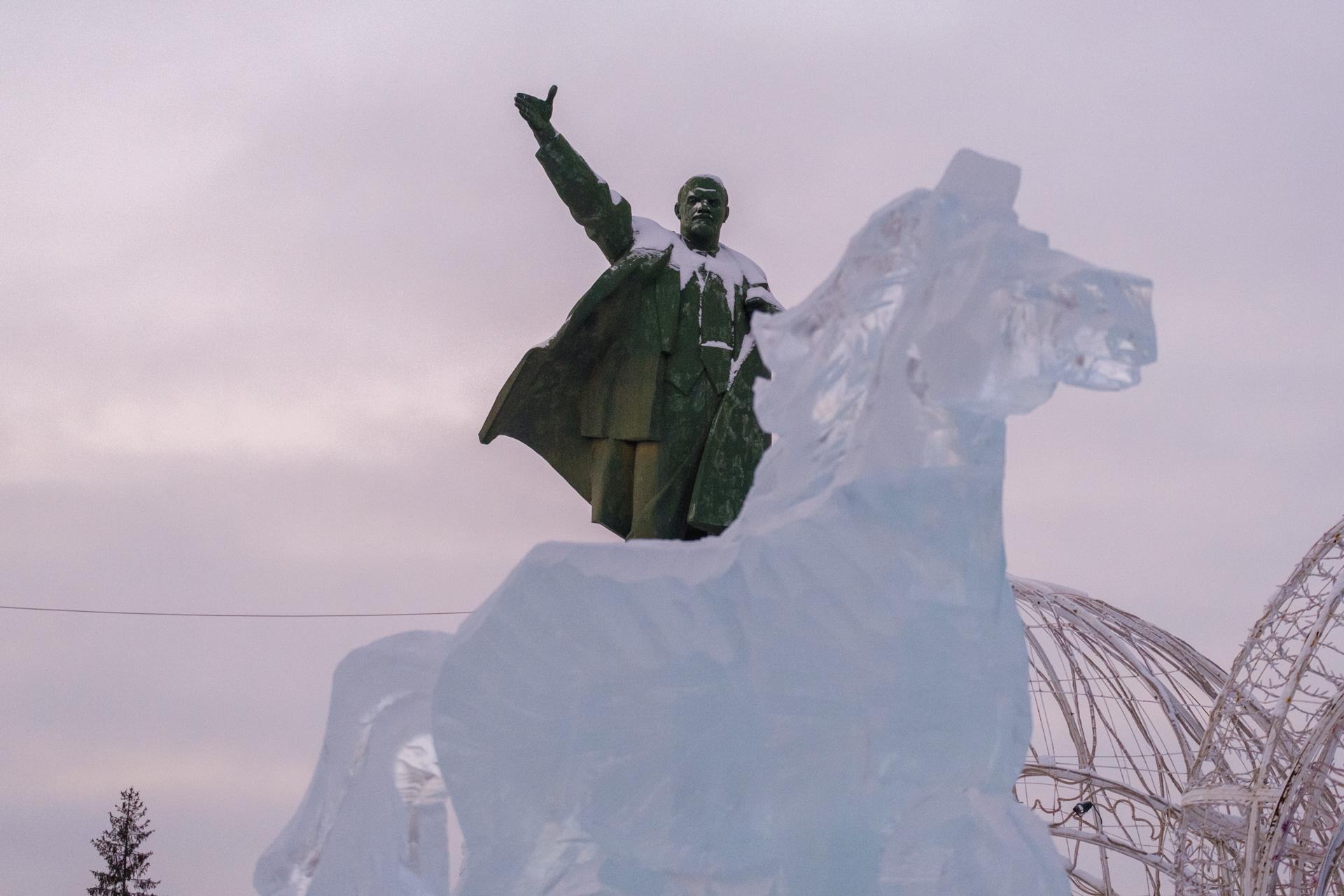 В Уфе открыли резиденцию Деда Мороза — душевный фоторепортаж с главной ёлки города