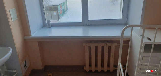 В выходные пациенты больницы уже жаловались на холод, и вот новая напасть | Источник: читатель 74.RU