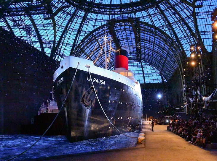 Корабль La Pausa, несомненно, войдет в историю самых грандиозных декораций Chanel в Гран-Пале