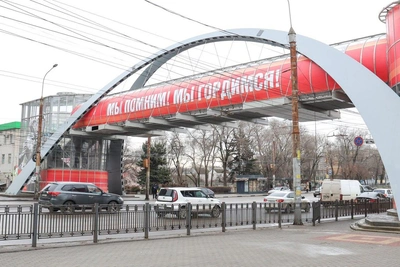 На переходе у воронежского автовокзала установят экраны