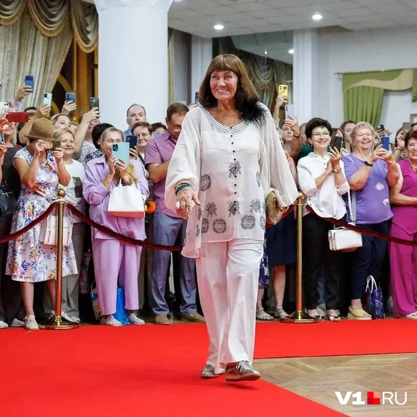 Лариса Лужина посетила красную дорожку. Надо признать, актриса была восхитительна | Источник: Алексей Волхонский / V1.RU