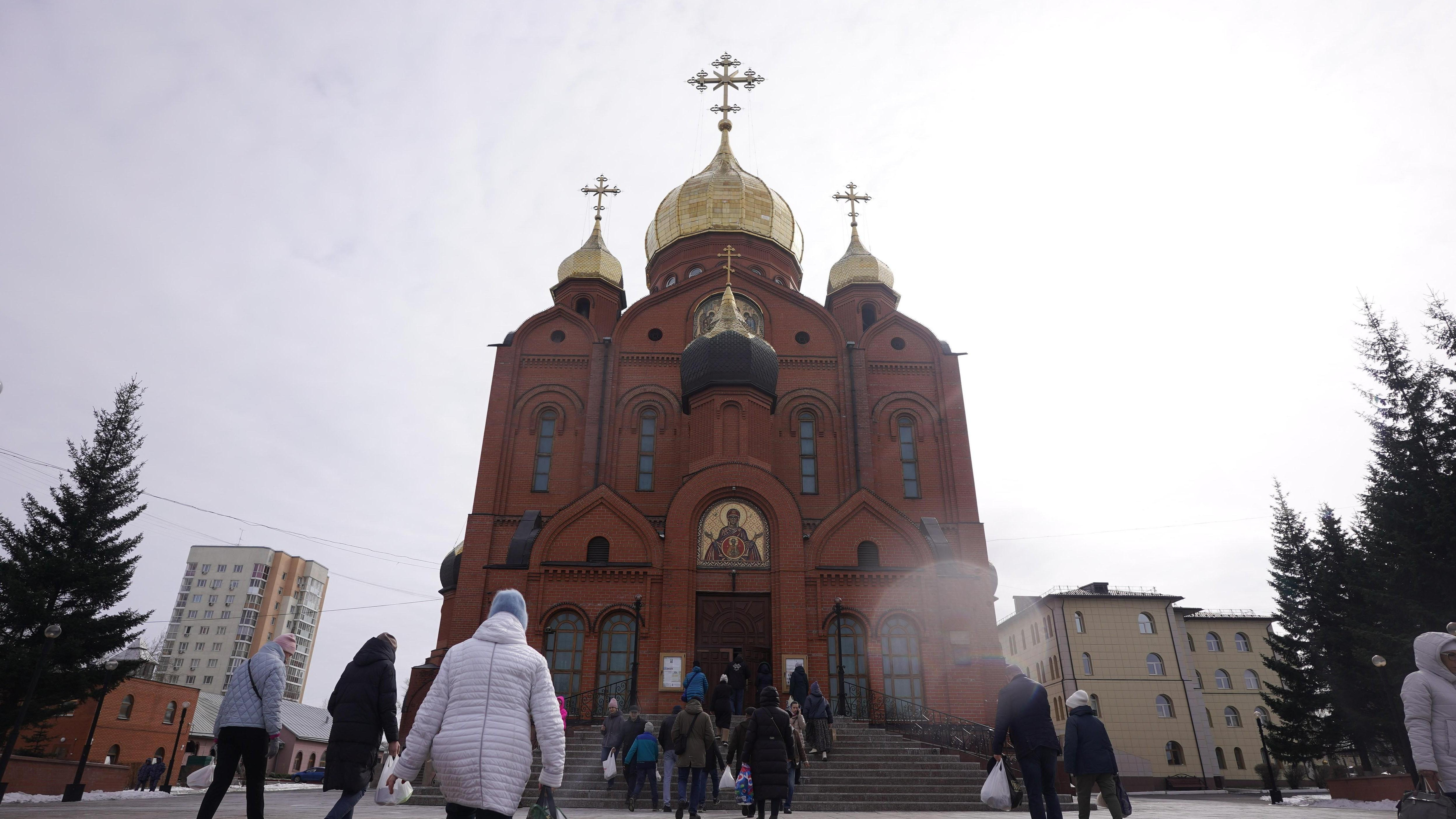 Молитвами и куличами: как в Кемерове встретили Пасху — фоторепортаж