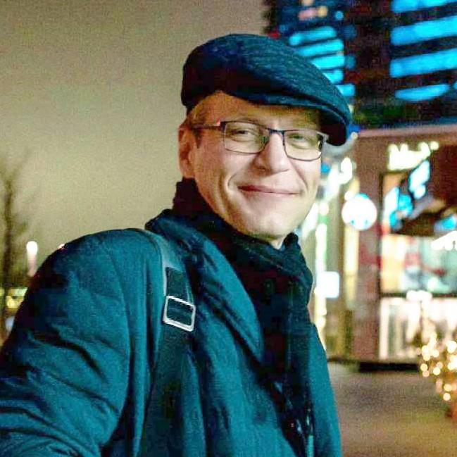 Заслуженного артиста РФ, певца Германа Юкавского доставили в психбольницу после прыжка с моста