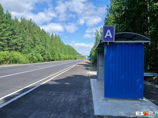 В этом году продолжится ремонт Серовского тракта, который связывает Екатеринбург с севером области. На снимке — один из участков, отремонтированный в 2025-м | Источник: Роман Марьяненко / E1.RU