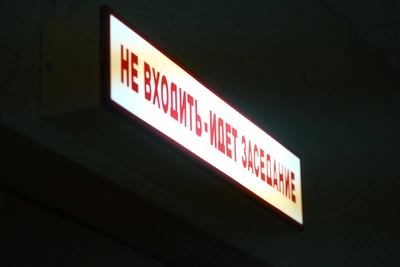 Подростки, обвиняемые в стрельбе ракетницей, отправлены под домашний арест