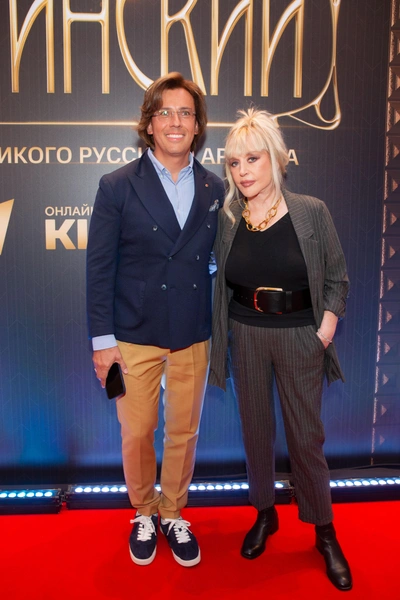 Сейчас Алла Пугачева с семьей проживает на Кипре
