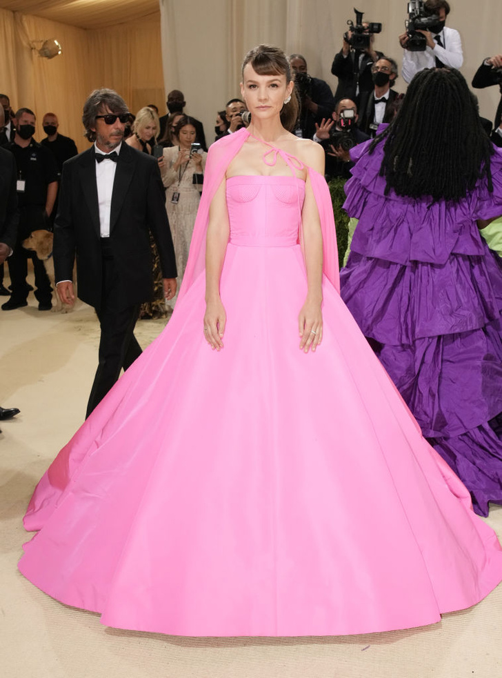 Как диснеевская принцесса: Кэри Маллиган в платье цвета сахарной ваты на Met Gala