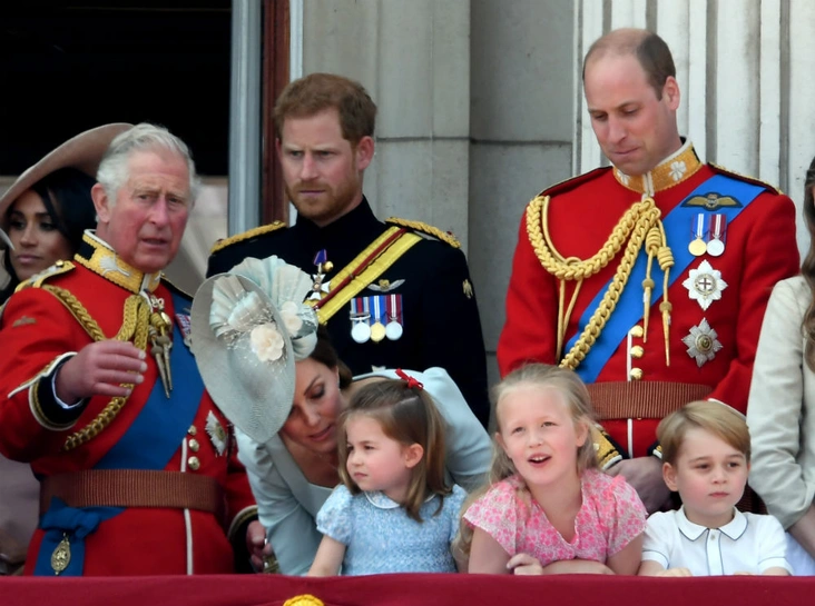 Несколько поколений Виндзоров на балконе Букингемского дворца, 9 июня 2018