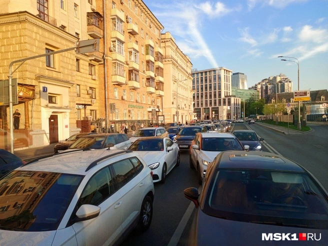 Москва встала в восьмибалльные пробки | Источник: Читатель MSK1.RU
