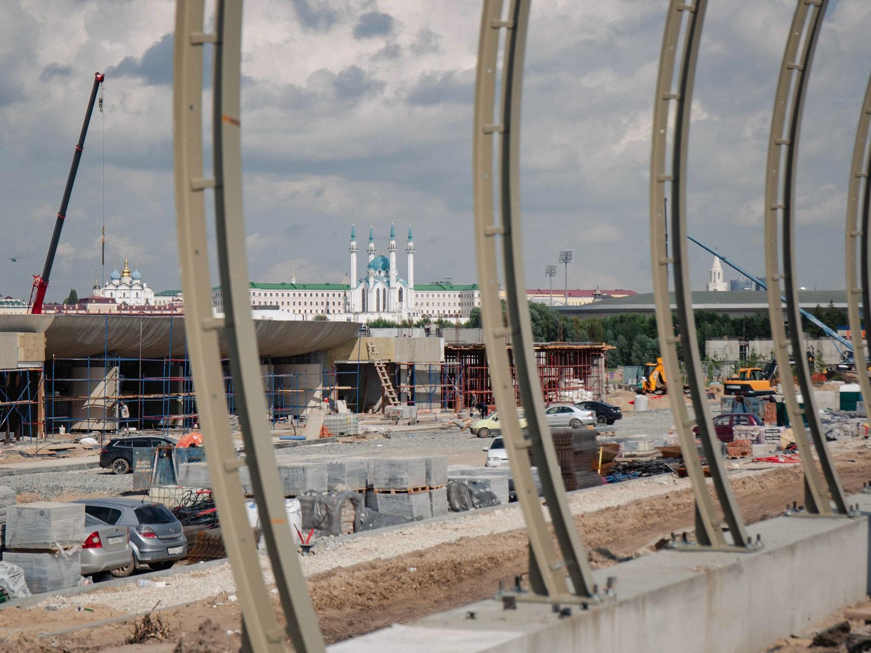 В Казани на Кировской дамбе продолжают устанавливать шумозащитные экраны. Хотя Минниханов был недоволен проектом