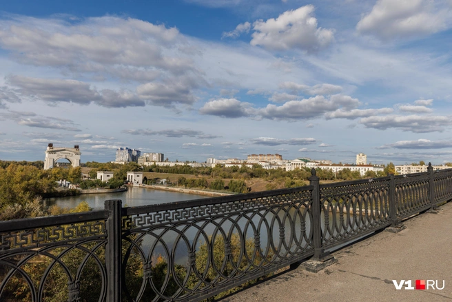 Поврежденные дома и строения начали обследовать | Источник: Алексей Волхонский / V1.RU