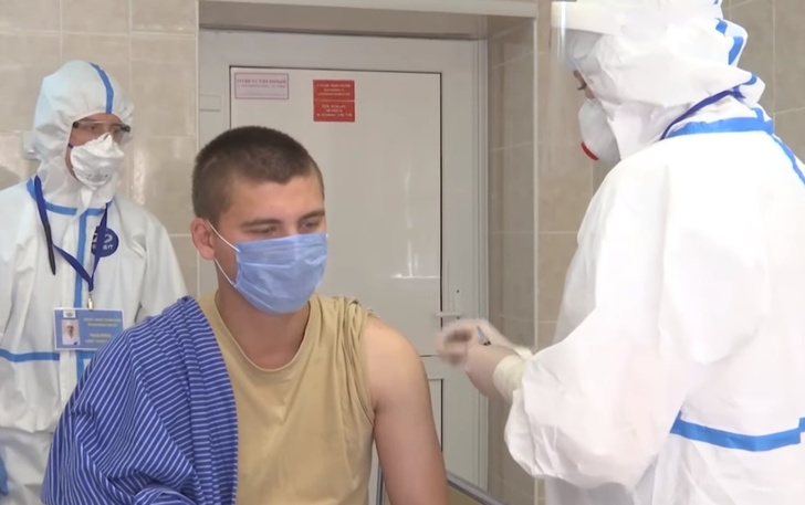Минобороны показало видео первой опытной вакцинации от COVID-19 «на добровольцах»