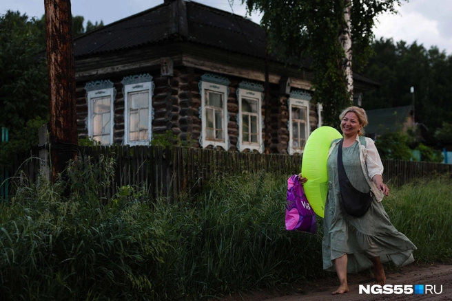 Пройтись босиком по деревне&nbsp;— милое дело | Источник: Евгений Софийчук / NGS55.RU
