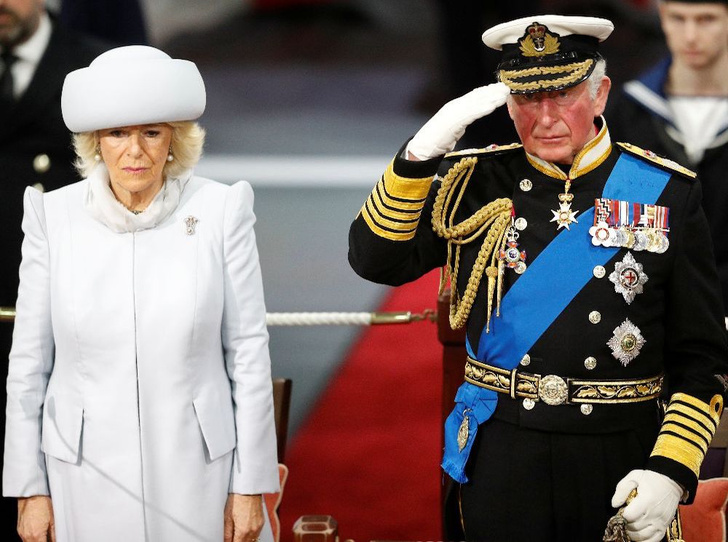 Какой поступок королева Елизавета II не могла простить принцу Чарльзу